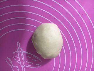 6、椰油小餐包,分割出100克老面团待用