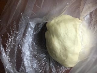 7、椰油小餐包,其余的可以放保鲜袋冷冻保存起来，下次回温后继续再做