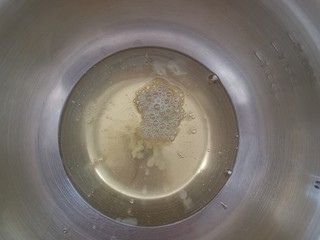 5、卡通戚风蛋糕,蛋白＋柠檬汁