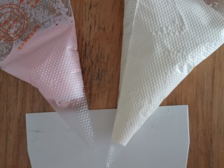 8、卡通戚风蛋糕,调色装袋