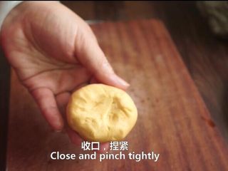 21、一根香蕉，一碗糯米粉，一块地瓜，就能做出美味的红薯香蕉糯米饼,收口捏紧