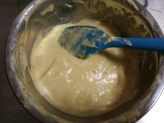 13、胡萝卜酸奶蛋糕,切拌均匀成细腻面糊