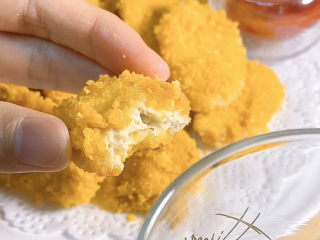 15、酥皮炸鸡块,炸好的鸡块,里面鸡肉味道很好