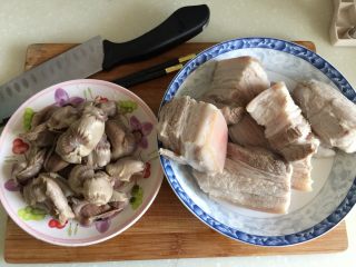 23、煲一锅好卤➕香卤牛肉,捞出洗去浮末，控水备用