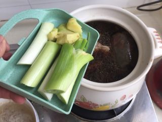 41、煲一锅好卤➕香卤牛肉,加入大葱姜块