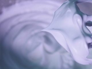 6、香芋戚风蛋糕,打发至蛋白变硬、能拉出短小、头部直立或微微弯曲的尖角即可