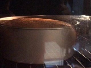 10、香芋戚风蛋糕,烤箱预热160度，烤30分钟左右