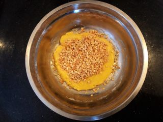 6、花生酥饼,6.加入花生碎