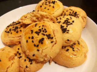 15、花生酥饼,15.酥饼烤好后,取出,放凉,密封保存