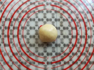 17、奶黄小餐包,面团捏紧收口朝下