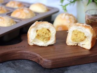 24、奶黄小餐包,加了奶黄馅，口感超级好