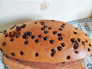 16、古早巧克力豆蛋糕????,趁热脱模