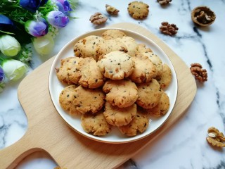 17、芝麻核桃一口酥,好吃到停不下来。