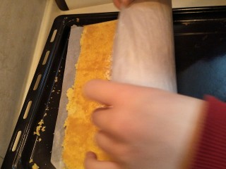 26、细腻顺滑的法式淡奶油蛋糕卷,卷起