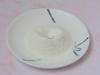 5、抹茶蛋糕卷,低筋面粉称量后，过筛两遍 