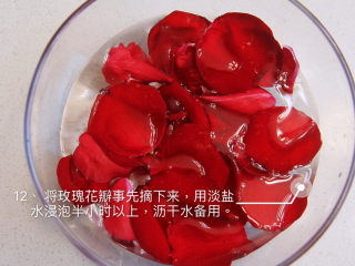 11、自带情话的红丝绒奶油蛋糕,如图