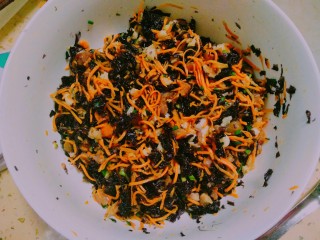 8、紫菜光饼，也叫福州肉烧,混合均匀放一旁备用