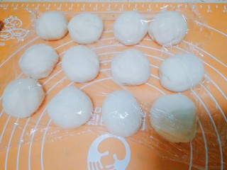 11、紫菜光饼，也叫福州肉烧,揉圆盖保鲜膜防止面团发干