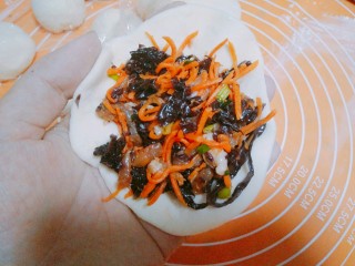 13、紫菜光饼，也叫福州肉烧,包上肉馅