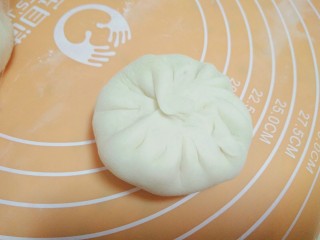 14、紫菜光饼，也叫福州肉烧,像包包子一样收口，不会也没关系，只要收口紧不漏出肉馅就可以