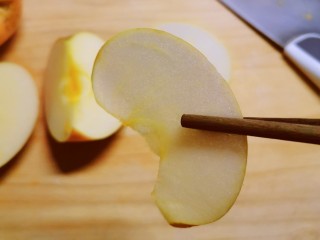 7、烤苹果片,想吃脆脆的口感 尽量切薄