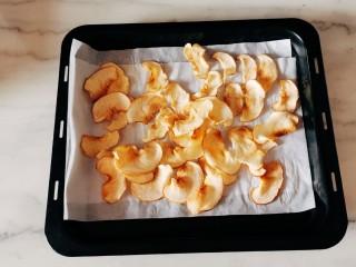 15、烤苹果片,出炉凉凉 食用