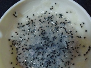 3、百变水果 火龙果蛋糕,压成火龙果泥