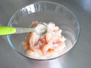 6、街头小吃自己做---香酥无骨鸡柳,姜粉。