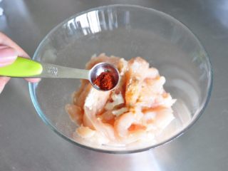 9、街头小吃自己做---香酥无骨鸡柳,加红甜椒粉。