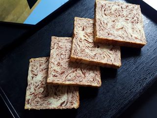 27、大理石纹豆沙吐司,切片