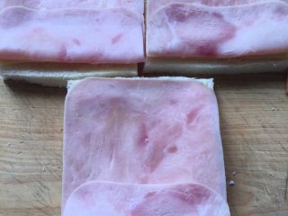 7、芝士吐司卷,铺在芝士上