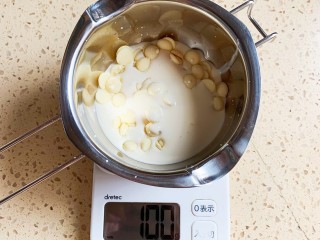 7、抹茶千层蛋糕,白巧克力加入淡奶油，