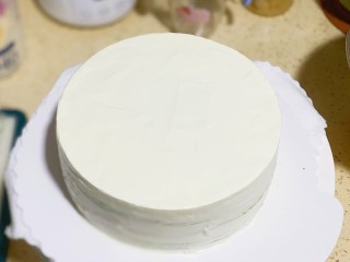 20、抹茶千层蛋糕,完全叠完，最上层是奶油馅，放入冰箱冷藏