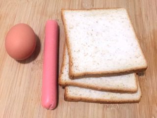 1、鸡蛋火腿三明治????,食材备好