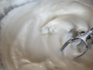 6、方蛋糕????,蛋清加糖打发