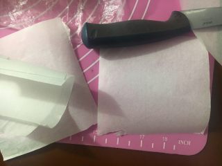 14、向日葵豆沙面包,剪裁6张12厘米的正方形油纸