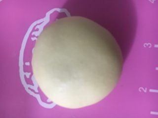 33、向日葵豆沙面包,稍稍压扁