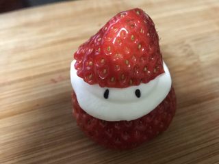 20、6寸巧克力裸蛋糕,沾上两颗黑芝麻