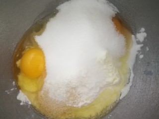 2、汉堡包,主面团所有原料（除了黄油）放在一起