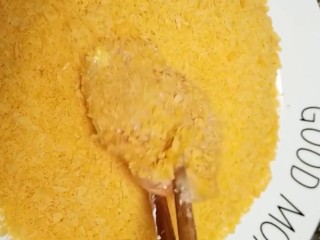 7、香酥炸鸡排,最后沾上面包糠