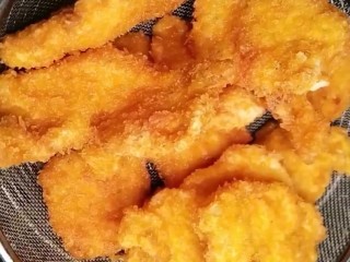 11、香酥炸鸡排,炸至金黄酥脆捞出