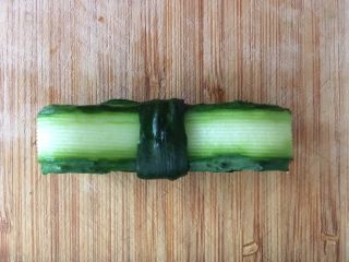 13、沙拉花束,蝴蝶结上半部分完成