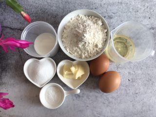 1、甜甜圈????烤箱版,准备好所需材料