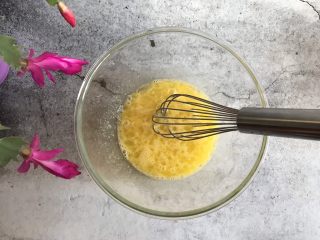 3、甜甜圈????烤箱版,搅拌均匀