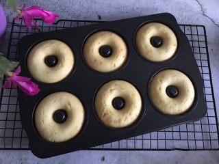 13、甜甜圈????烤箱版,出炉后晾凉备用