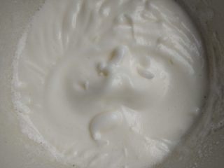 6、盒子蛋糕(海绵蛋糕),继续➕16g白砂糖打发