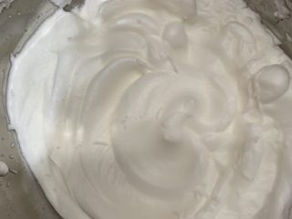 29、零失败魔法蛋糕,像这样的蛋白纹路清晰稳定就可以了。