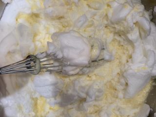 31、零失败魔法蛋糕,手抽翻拌不要超过10下，不要搅匀。