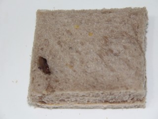 11、面包糠烤土司,盖上一片土司