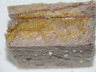 18、面包糠烤土司,四周边缘也抹